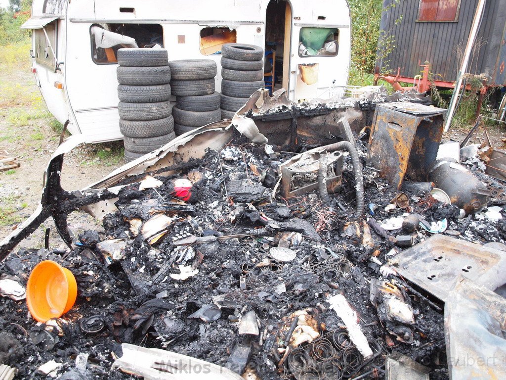 Wohnwagen ausgebrannt Koeln Muelheim Muelheimer Ring Piccoloministr P039.JPG